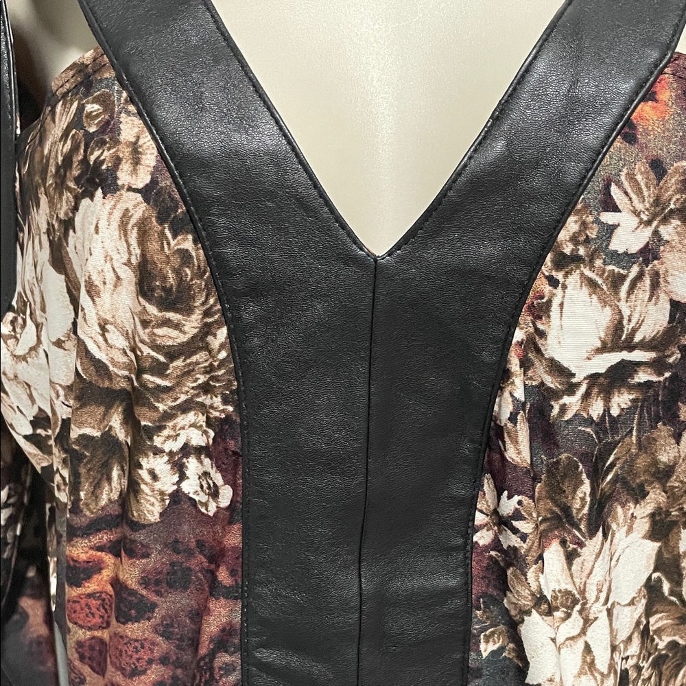 Floral and Animal Print V-Neck Top - Picture 2 of 6